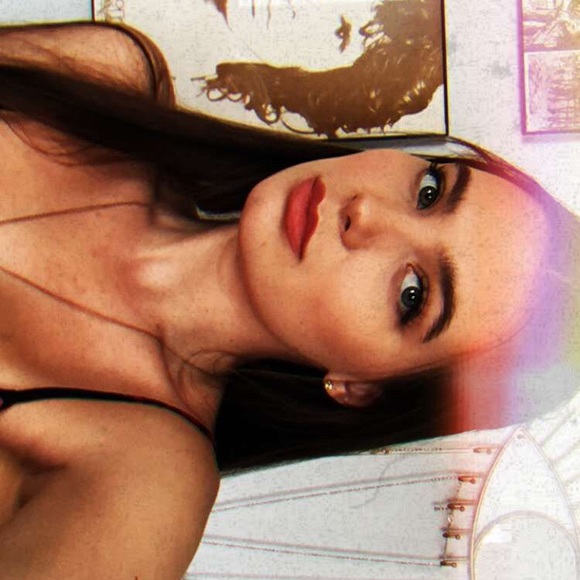 Meet your Posher, Kailee - Picture 2 of 4